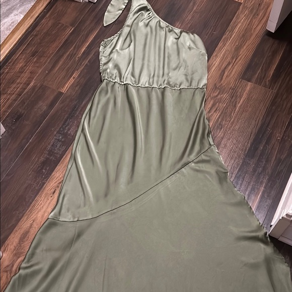 Green Asymmetrical Ruffled One-Shoulder Cocktail Dress - Picture 3 of 9